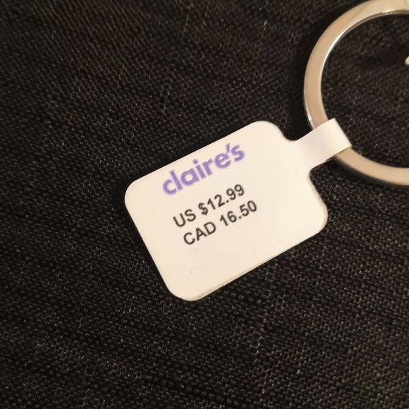 ✨2 for $10✨ Pom pom Keychain - Picture 4 of 4